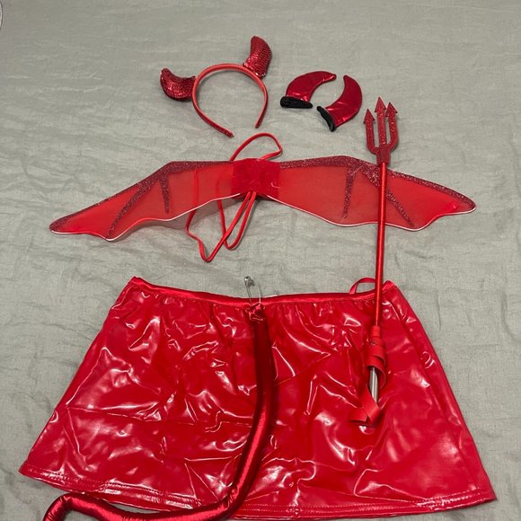 Red Latex Mini Skirt - Picture 3 of 4